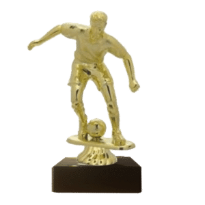 manlig fotbollsspelare i guld på svart marmorsockel