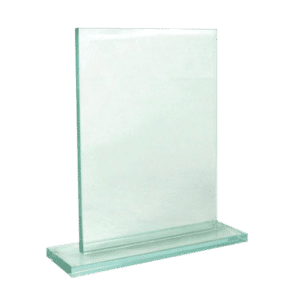 Rektangulär glasstatyett i grönt jadeglas, retangulärt stående på glassockel.